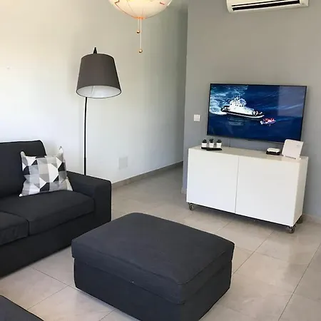 Location Location,seafront With Communal Pool. * Puerto del Carmen (Lanzarote)